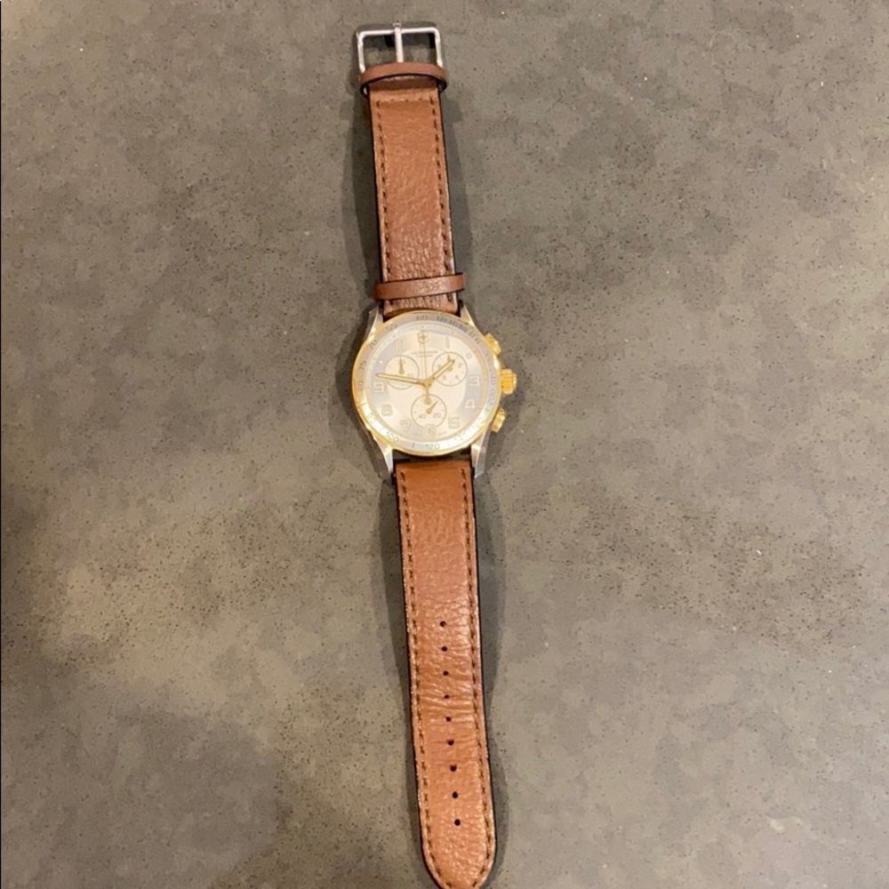 Victorinox Swiss army classic watch - Picture 3 of 4